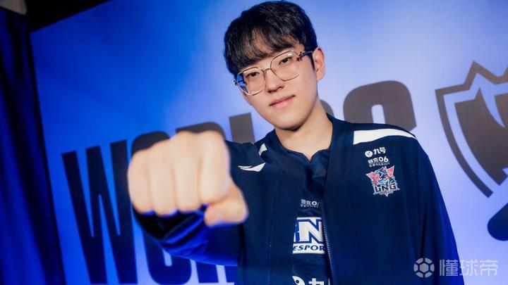 关于EDG翻盘KT，Scout操刀奇招英雄翻盘峡谷大战淘汰赛，留下经典瞬间的信息