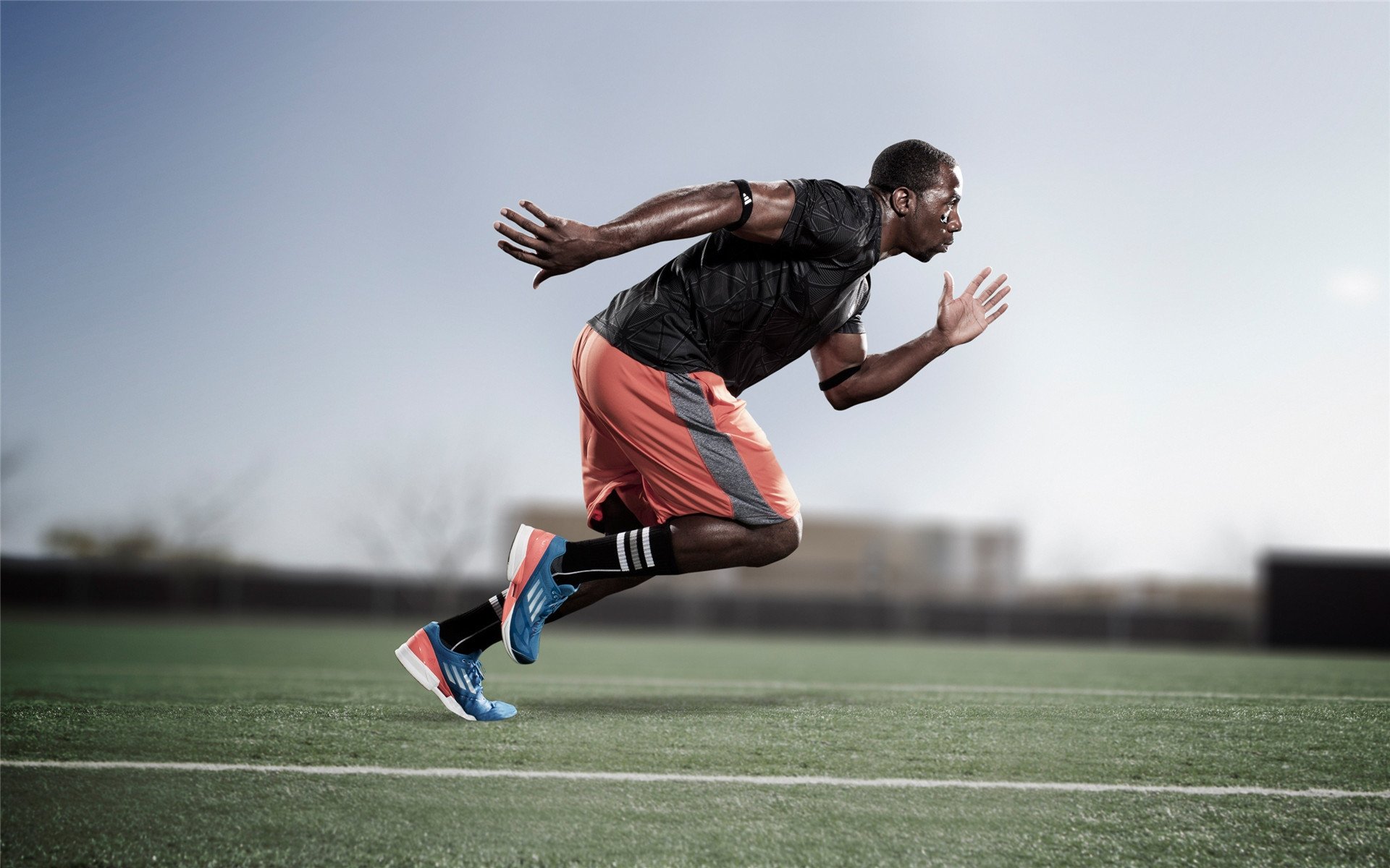 胜利的微光与铁腕的冷焰,当苏格兰险胜日本,托尼用哨声在意甲写下判官诗篇