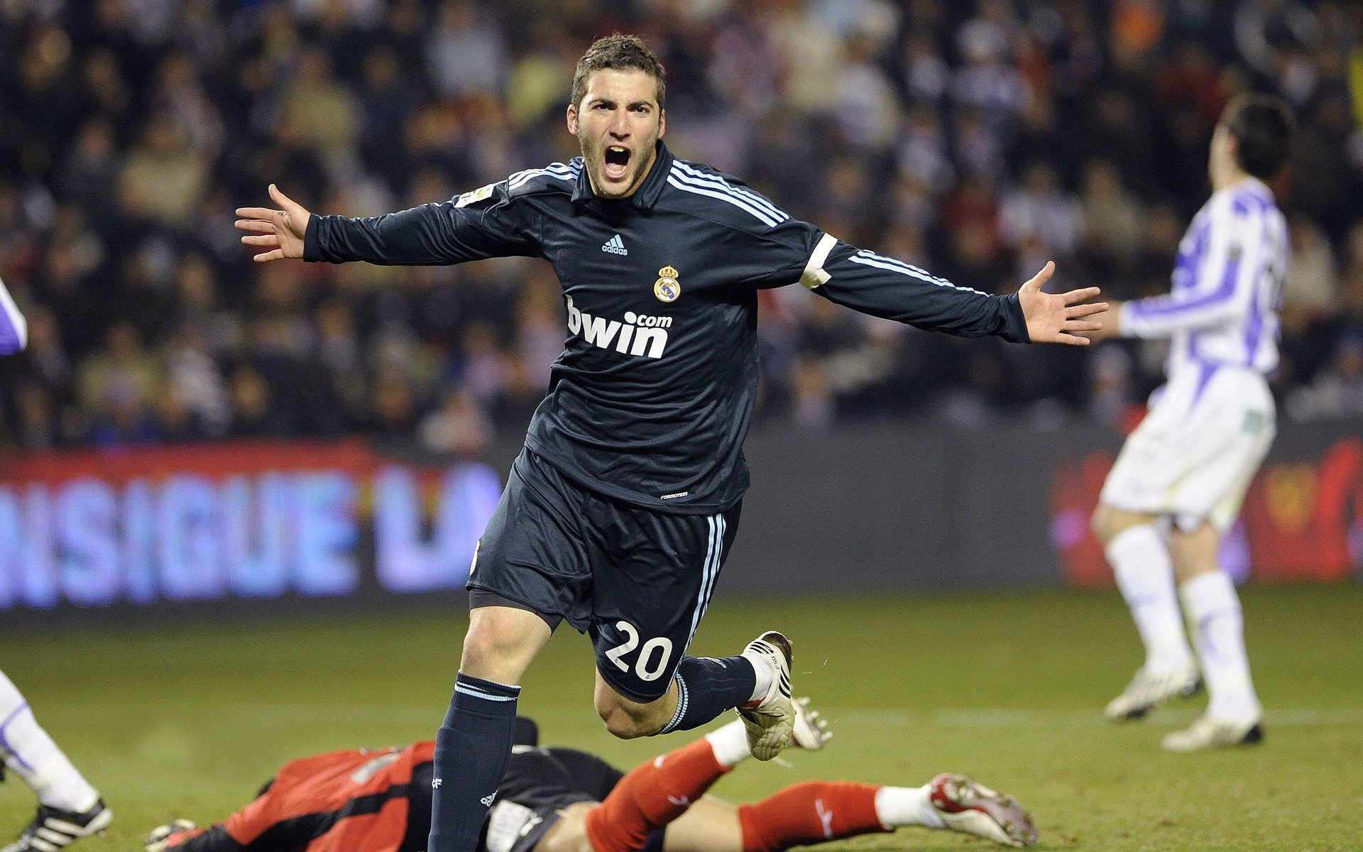 日本绝杀曼城，幕后功臣竟是他？蒂亚戈如何成为关键先生