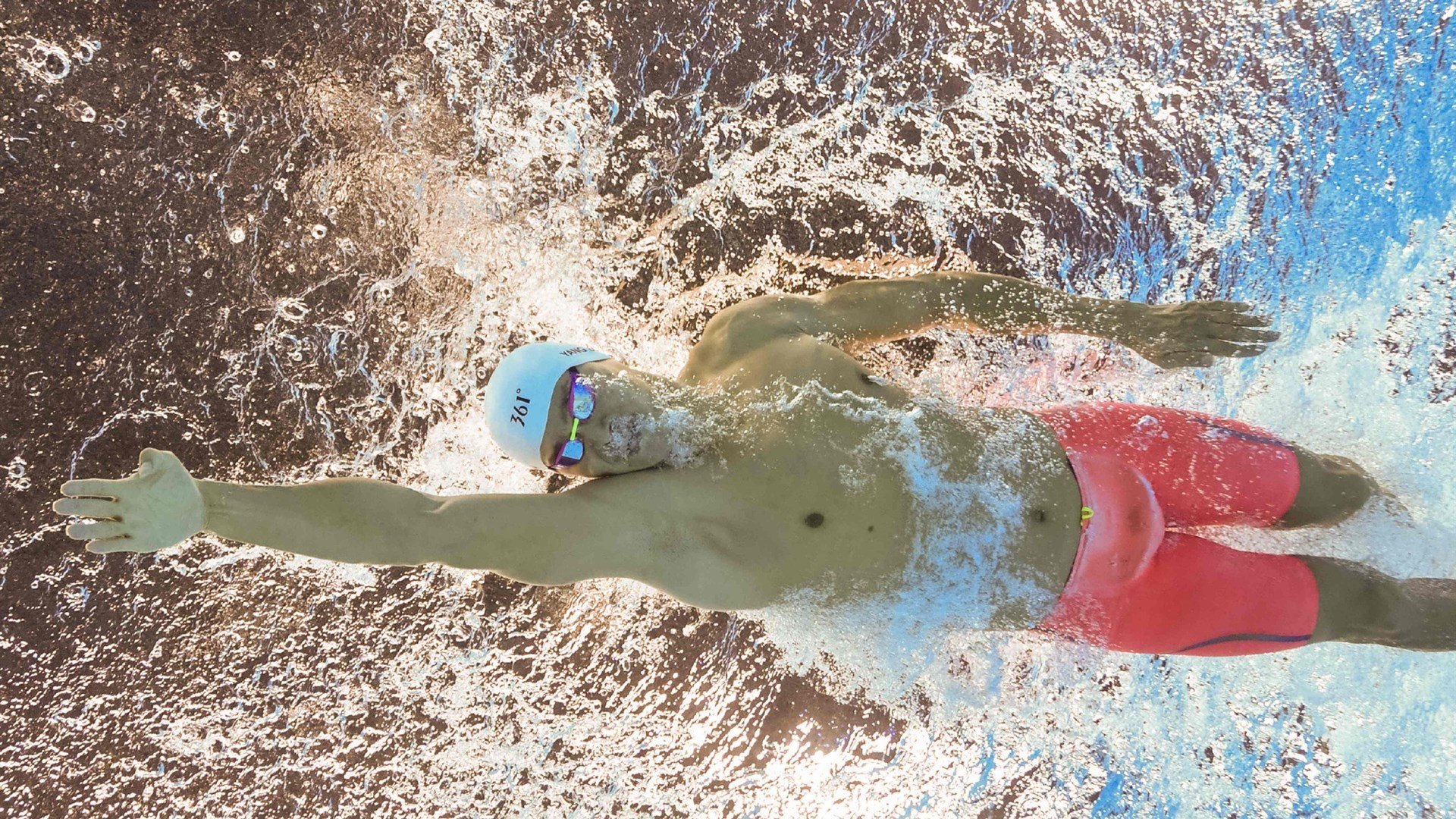 冰与火的撕裂，从加勒比飓风到亚平宁铁闸，足球世界的秩序在何处重构？